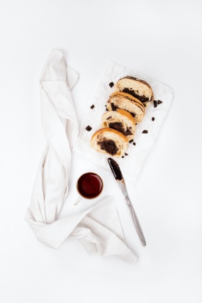 巧克力酱面包切片图片